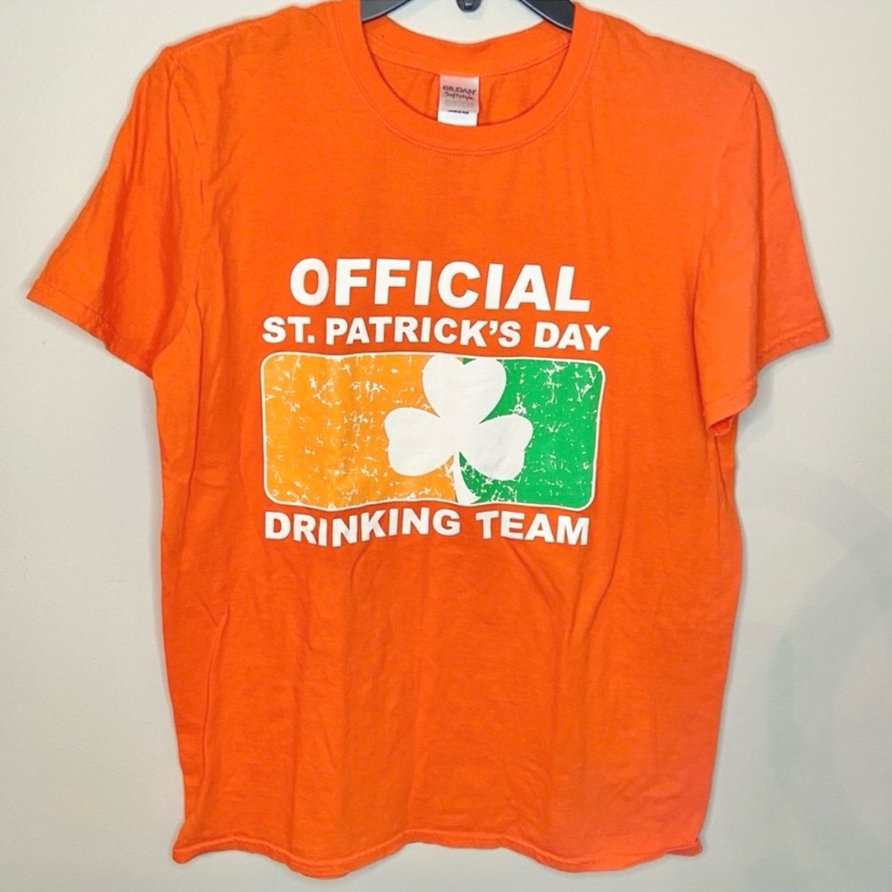 Gildan Official St. Patrick's Day Drinking Team Graphic Tee Unisex Medium